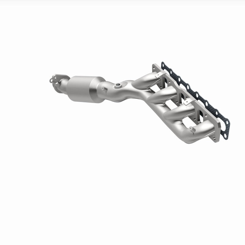 MagnaFlow Direct-Fit SS Catalytic Converter 04-06 Nissan Titan 5.6L V8 (California)
