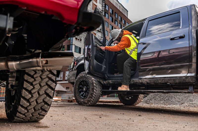 AMP Research 17-19 Ford Super Duty F-250/F-350/F-450 PowerStep Vision