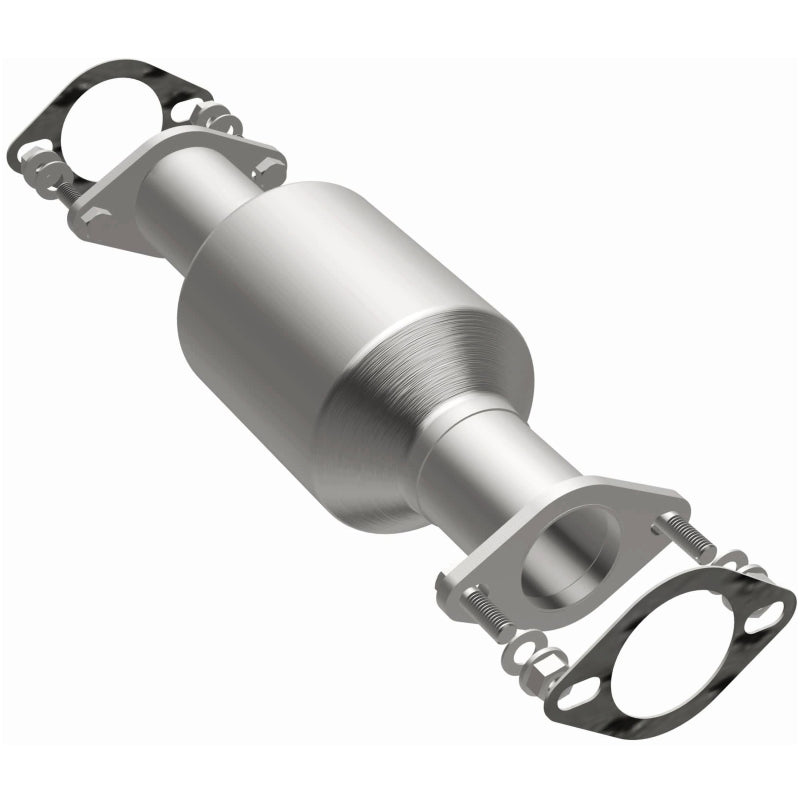 MagnaFlow Direct Fit Catalytic Converter 03-06 Kia Sorento 3.5L rear