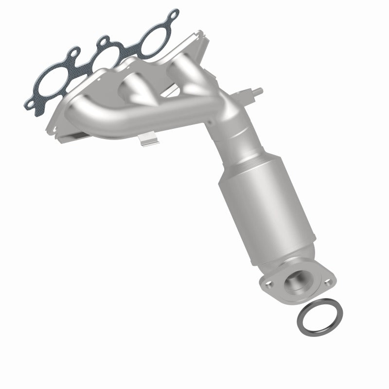 MagnaFlow Direct Fit Catalytic Converter 14-15 Toyota Highlander 3.5L Manifold