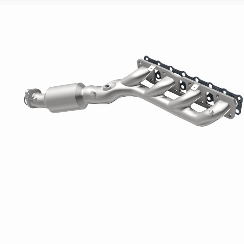 MagnaFlow Direct-Fit SS Catalytic Converter 04-06 Nissan Titan 5.6L V8 (California)