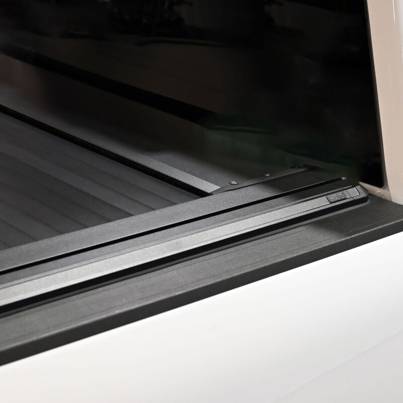 Westin 17-26 Ford F-250/F-350/F-450/F-550 SD 6ft 10in Bed Manual Retractable Tonneau Cover - Black