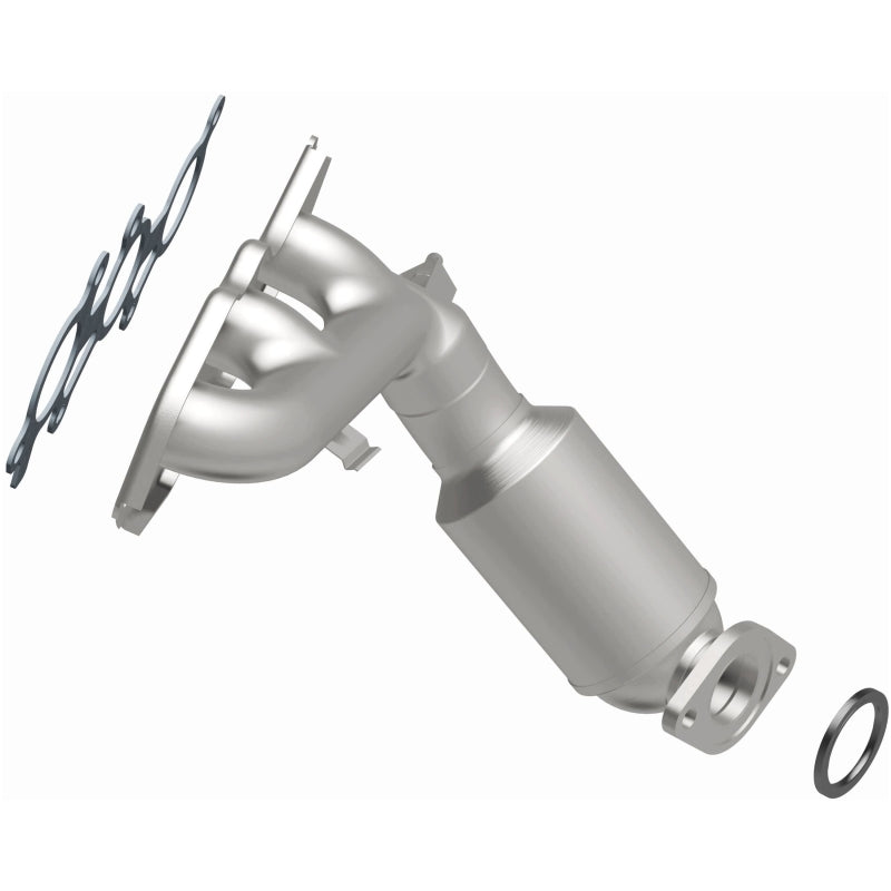 MagnaFlow Direct Fit Catalytic Converter 14-15 Toyota Highlander 3.5L Manifold