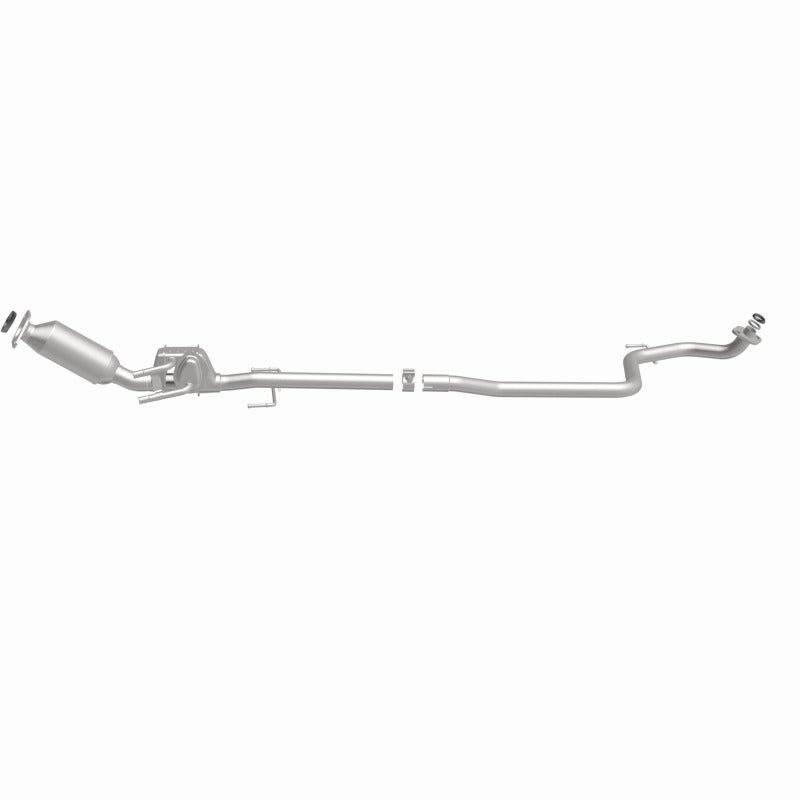 MagnaFlow Direct Fit Catalytic Converter 12-13 Toyota Prius C Base Underbody 1.5L