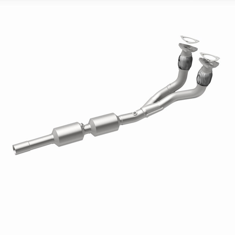 MagnaFlow Direct Fit Catalytic Converter 02-05 Golf 2.8L Underbody