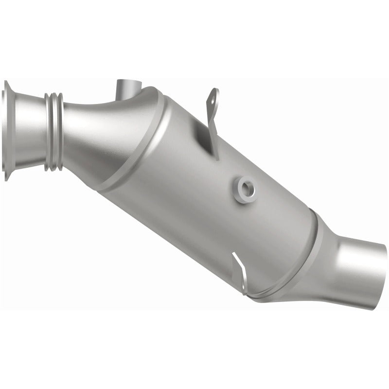 MagnaFlow Direct Fit Catalytic Converter 2015 BMW 640i/740i Underbody