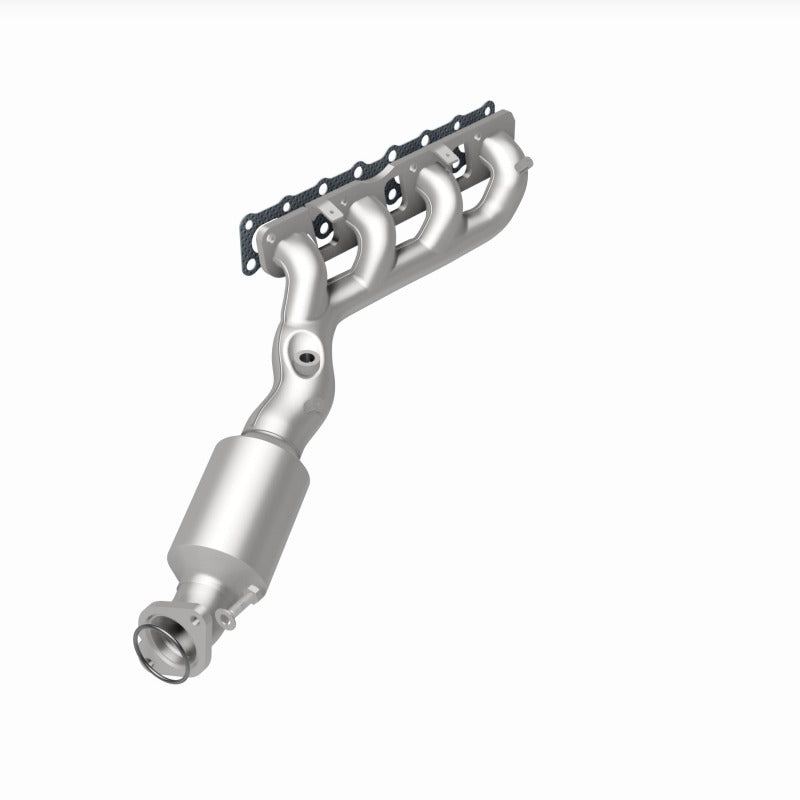 MagnaFlow Direct-Fit SS Catalytic Converter 04-06 Nissan Titan 5.6L V8 (California)