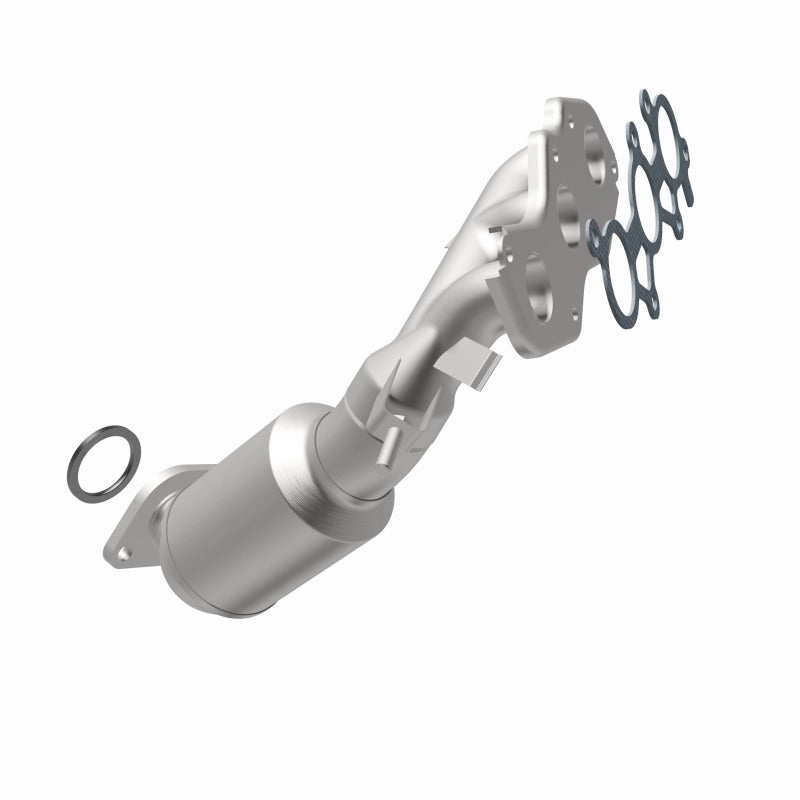 MagnaFlow Direct Fit Catalytic Converter 14-15 Toyota Highlander 3.5L Manifold