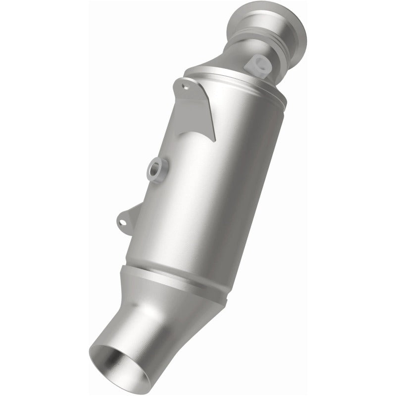 MagnaFlow Direct Fit Catalytic Converter 2015 BMW 640i/740i Underbody