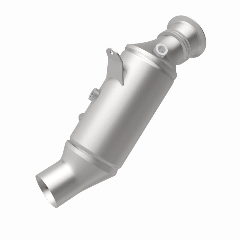 MagnaFlow Direct Fit Catalytic Converter 2015 BMW 640i/740i Underbody