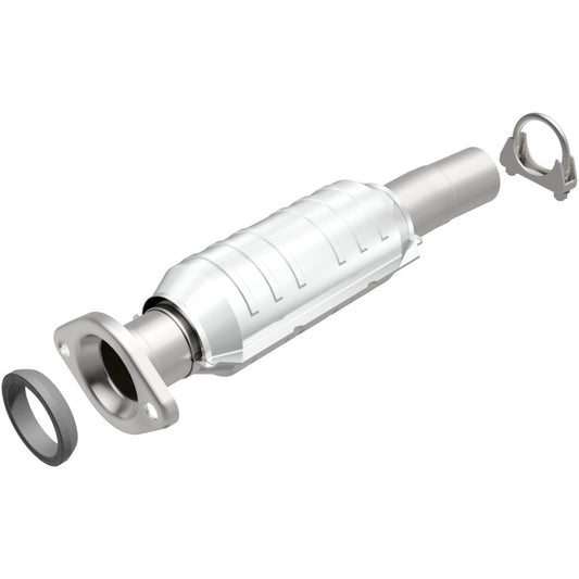 MagnaFlow Direct Fit Catalytic Converter 04-06 Toyota Sienna 3.3L AWD Rear