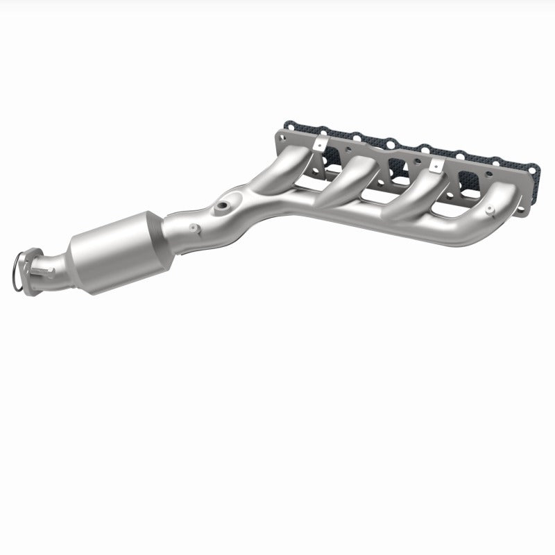 MagnaFlow Direct-Fit SS Catalytic Converter 04-06 Nissan Titan 5.6L V8 (California)